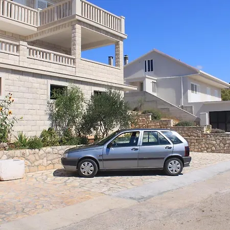 Apartment By The Sea Zavalatica, Korcula - 9138 *