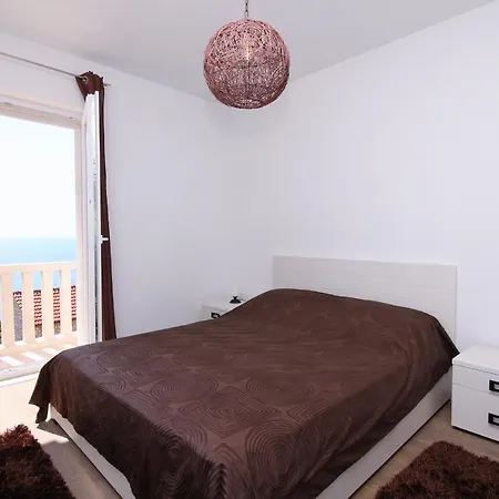 Apartman By The Sea Zavalatica, Korcula - 9138 *